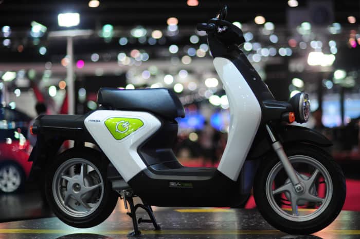 scooter électrique blanc