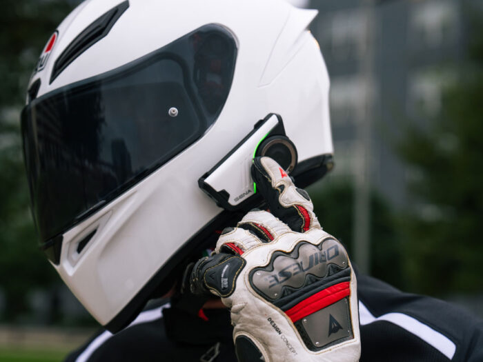 Intercom moto nouvelle génération technologie Mesh pour communication longue distance entre motards en groupe